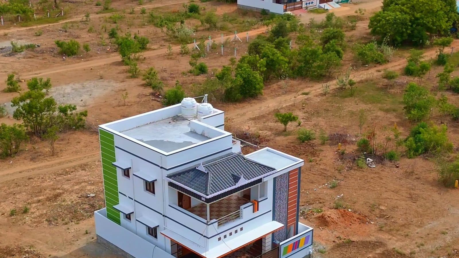 A new house among plots in Namakkal from the air, filmed by Gmore